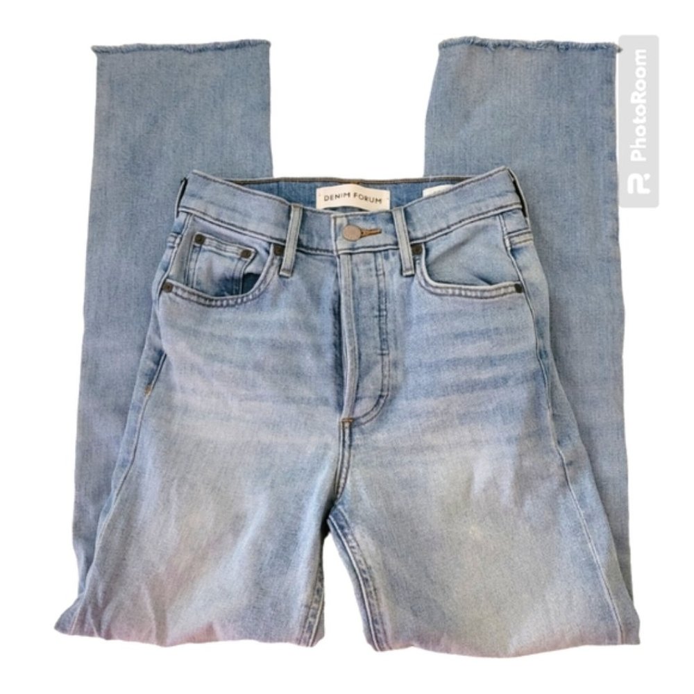 Aritzia Denim Forum The Harlo High Rise Straight light wash raw hem jeans